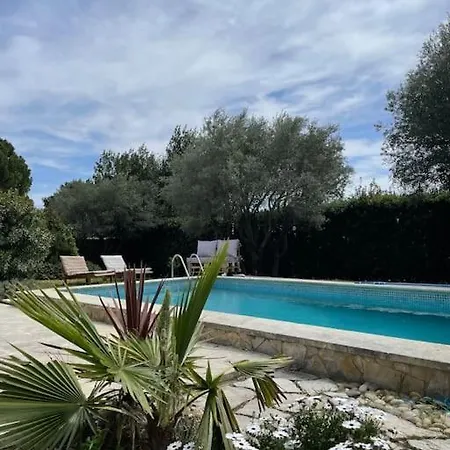 En Provence Avec Piscine Les Angles (Gard)